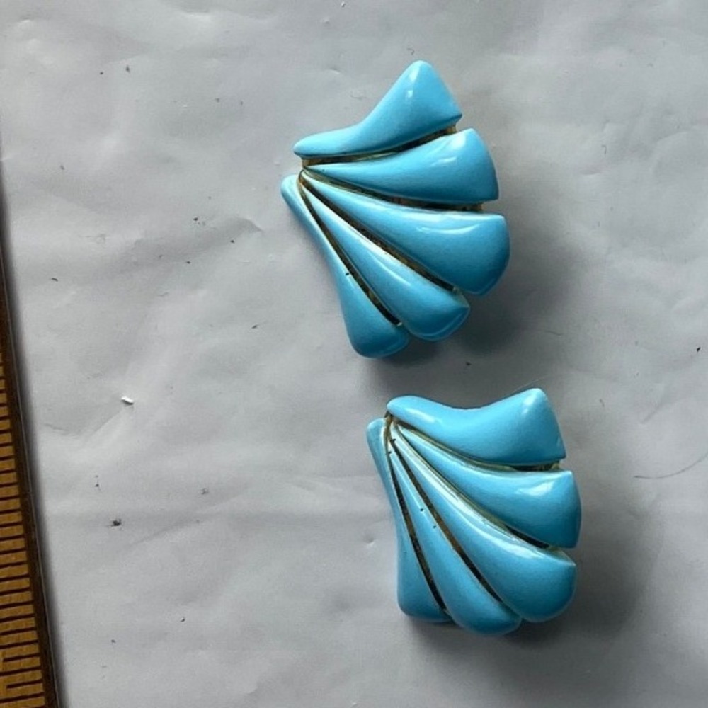 Vintage Seashell Clip On Earrings